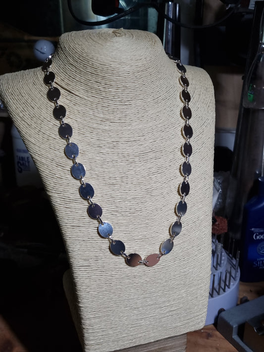 Oval disc necklace