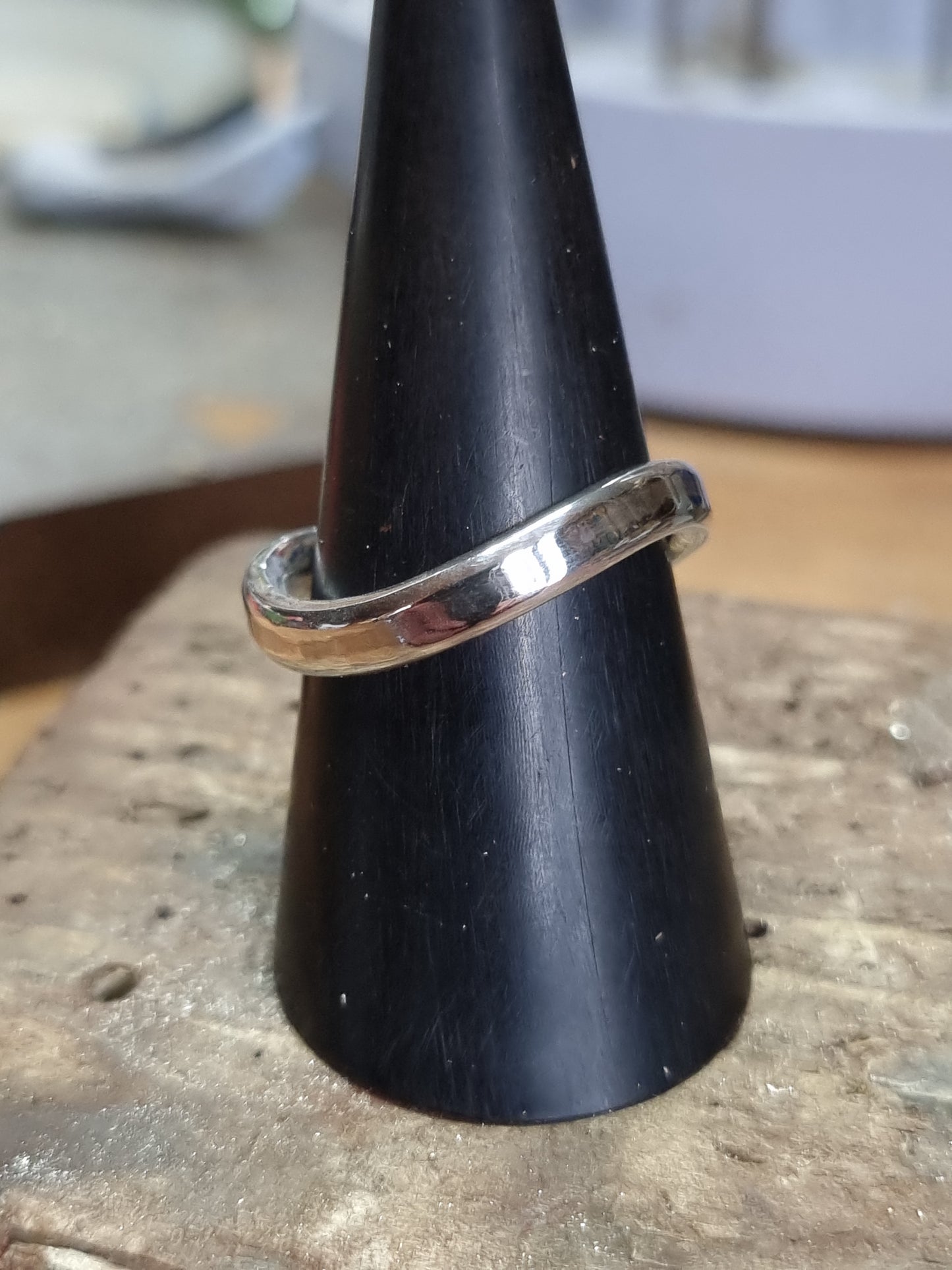 Rolling wavy ring